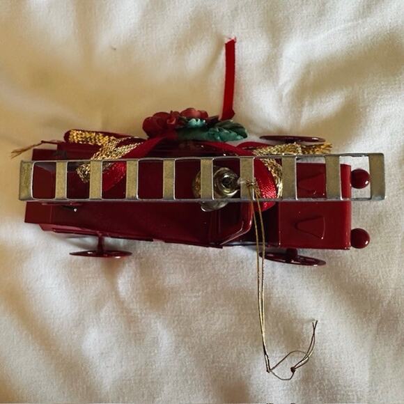 VTG Metal Red Fire Truck w/Ladder Flower Bow Ornament Christmas Holiday - Picture 7 of 14